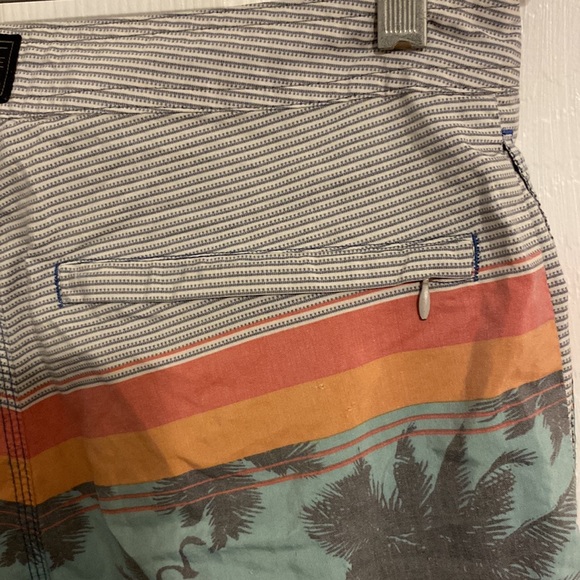 Burnside Men’s Board Shorts size 28 regular, EUC, gently worn - Picture 4 of 6